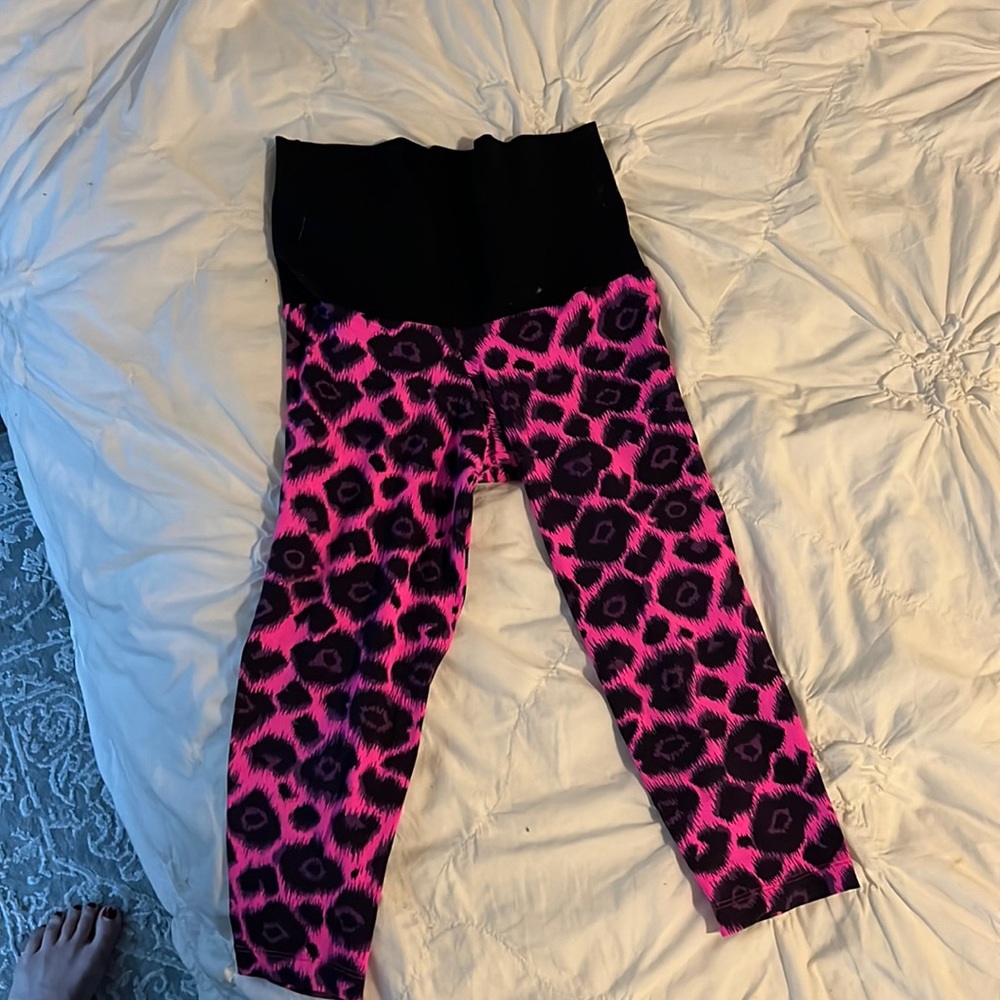 Hot pink leopard leggings capri length